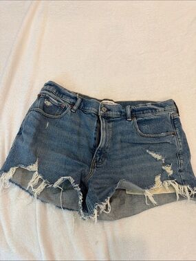 Abercrombie the mom short mid rise.  32.